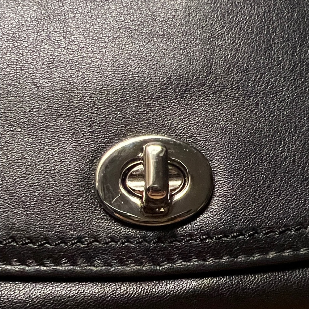 NWT Coach Leather Turn Lock Wallet - Picture 2 of 9